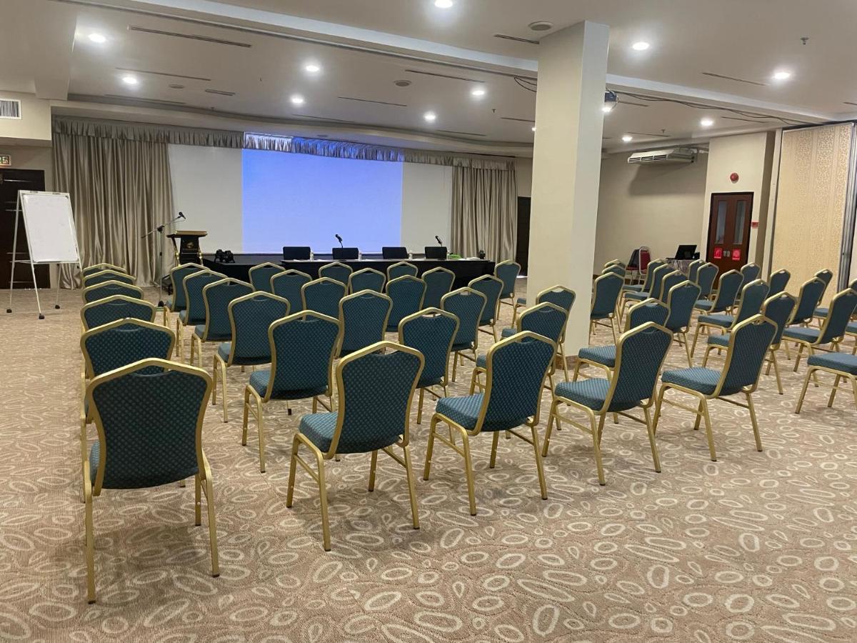 Putra Brasmana Hotel Kuala Perlis Exteriör bild
