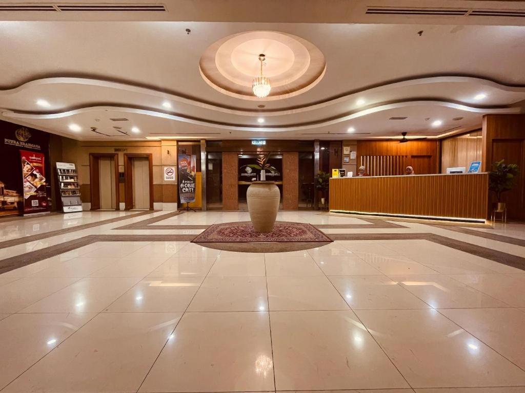 Putra Brasmana Hotel Kuala Perlis Exteriör bild
