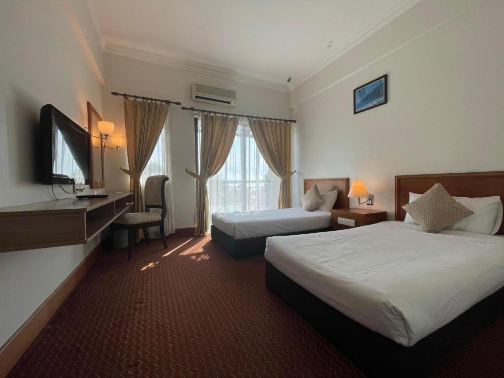 Putra Brasmana Hotel Kuala Perlis Exteriör bild