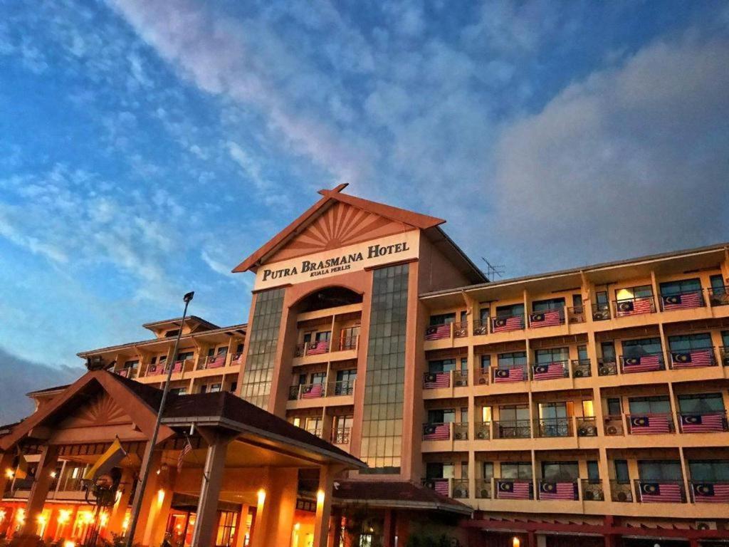 Putra Brasmana Hotel Kuala Perlis Exteriör bild