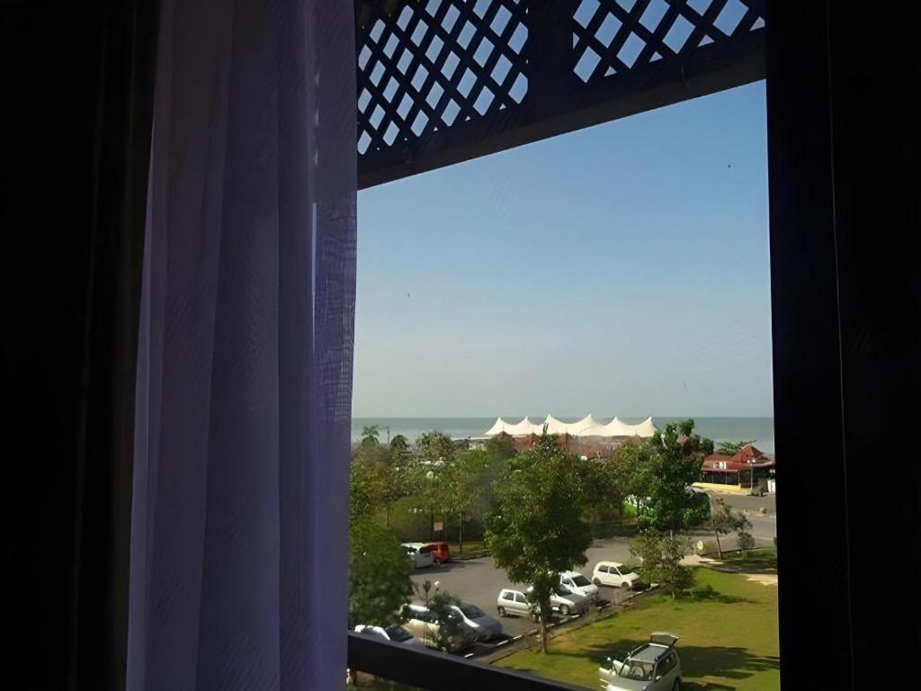 Putra Brasmana Hotel Kuala Perlis Exteriör bild