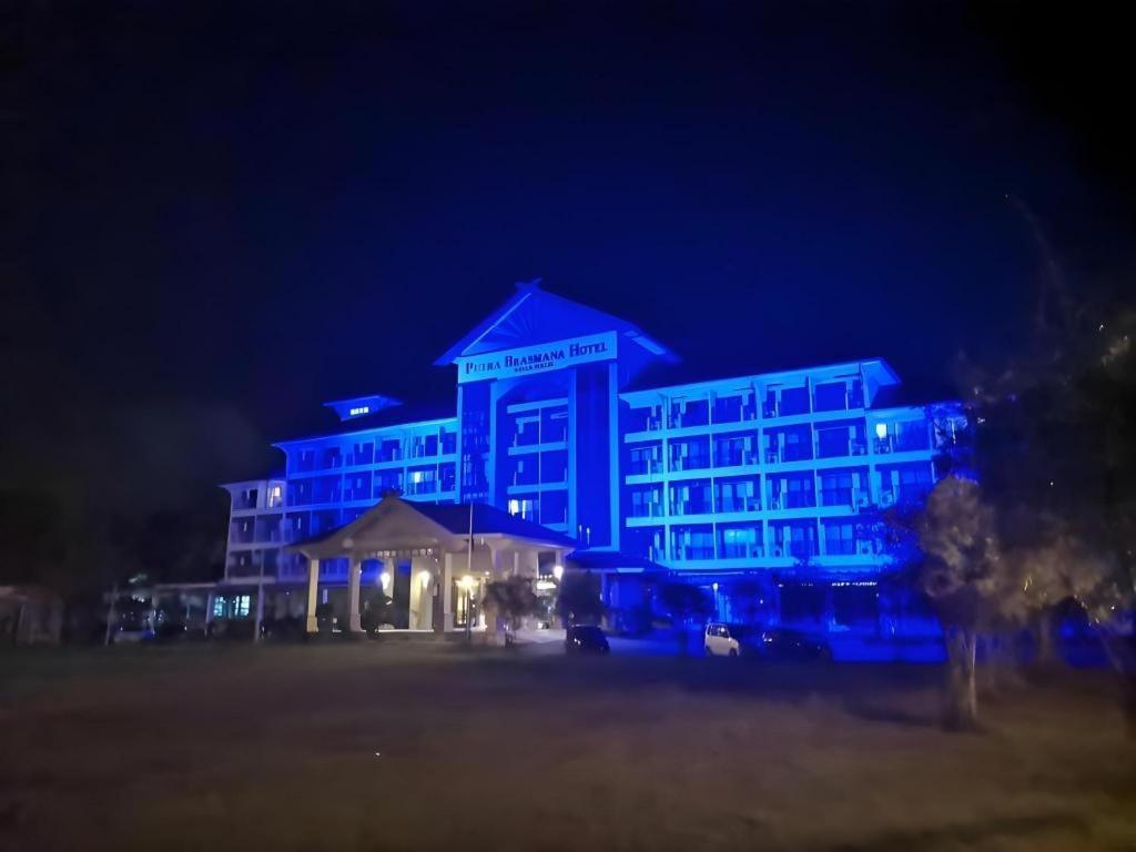 Putra Brasmana Hotel Kuala Perlis Exteriör bild