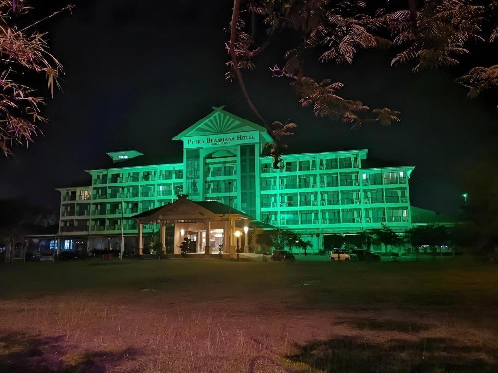 Putra Brasmana Hotel Kuala Perlis Exteriör bild